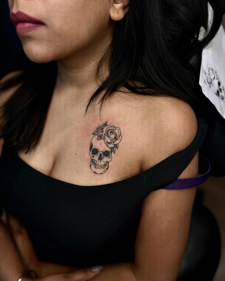 Tattoo hình đầu lâu trước ngược cùng hoa hồng siêu chất