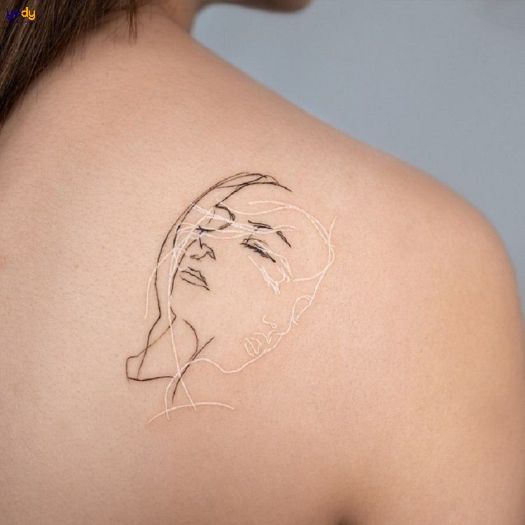 Hình xăm vai nữ ký hiệu 