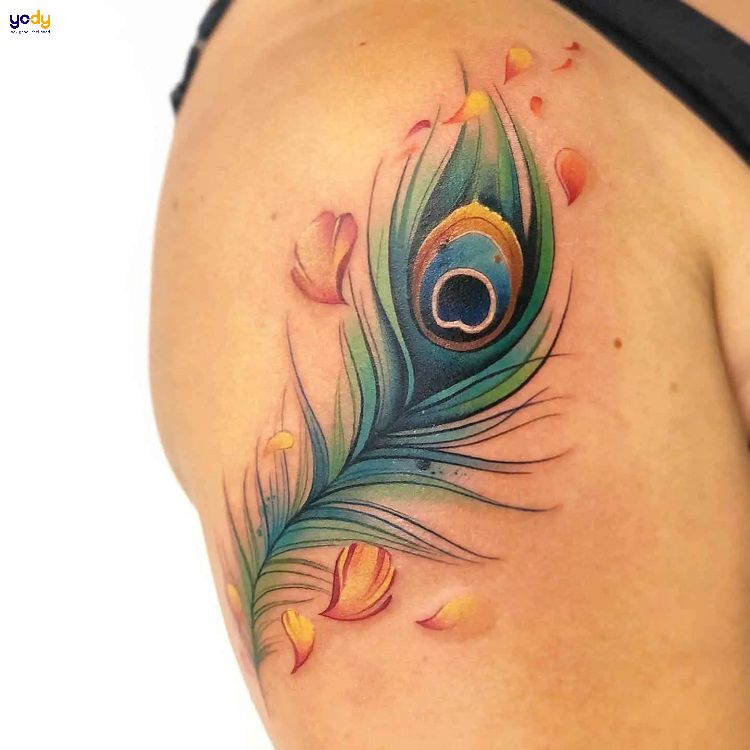 Hình xăm vai nữ lông vũ 