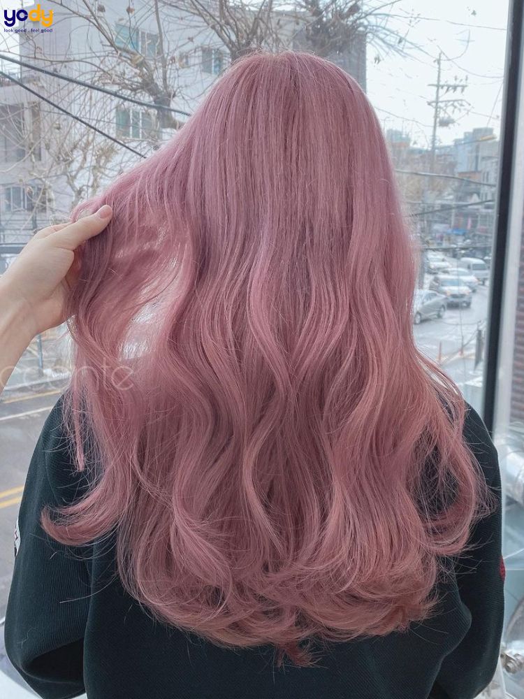 Nên ra các salon nổi tiếng để tẩy tóc an toàn