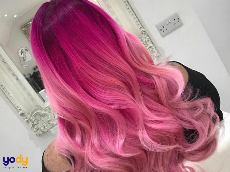 Tóc hồng khói là xu hướng mới trong thế giới làm đẹp. Tone màu này rất thú vị và độc đáo, đặc biệt là khi sử dụng kết hợp với phong cách street-style. Hãy tham khảo những hình ảnh xuất sắc để tìm ra kiểu tóc hoàn hảo cho bản thân.