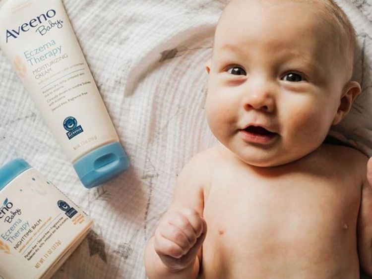 Cách sử dụng kem dưỡng ẩm cho bé