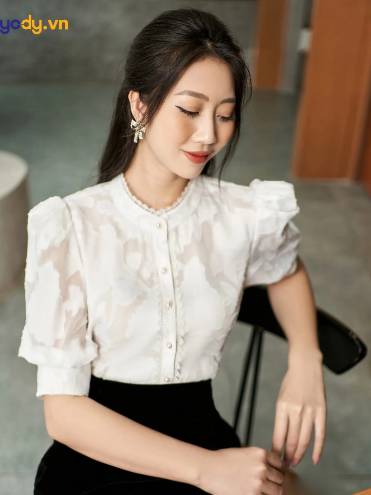 Kiểu áo sơ mi nữ tay lỡ phối ren