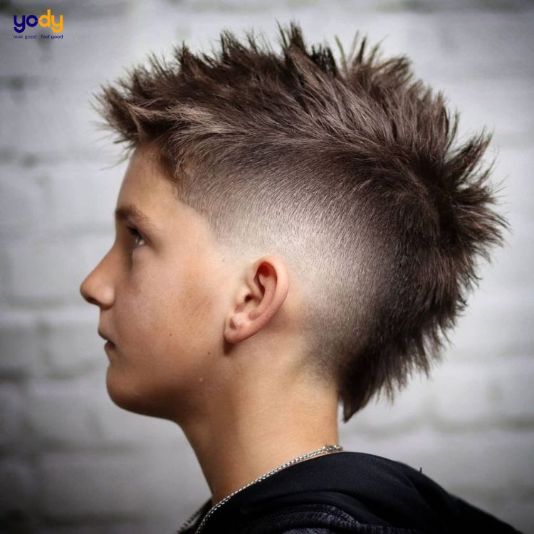 Kiểu tóc Mohawk ngắn cá tính cho bé trai ít tóc