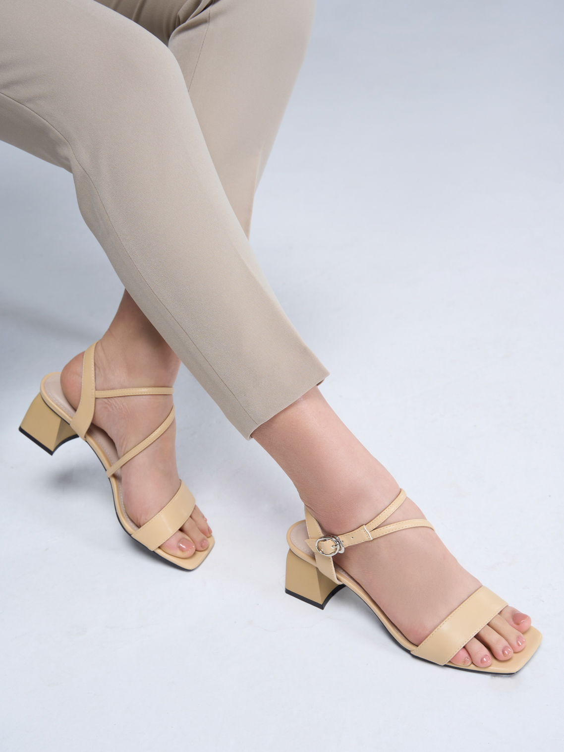 Sandal pgdxuyenmoc phù hợp với áo dài thướt tha, nữ tính