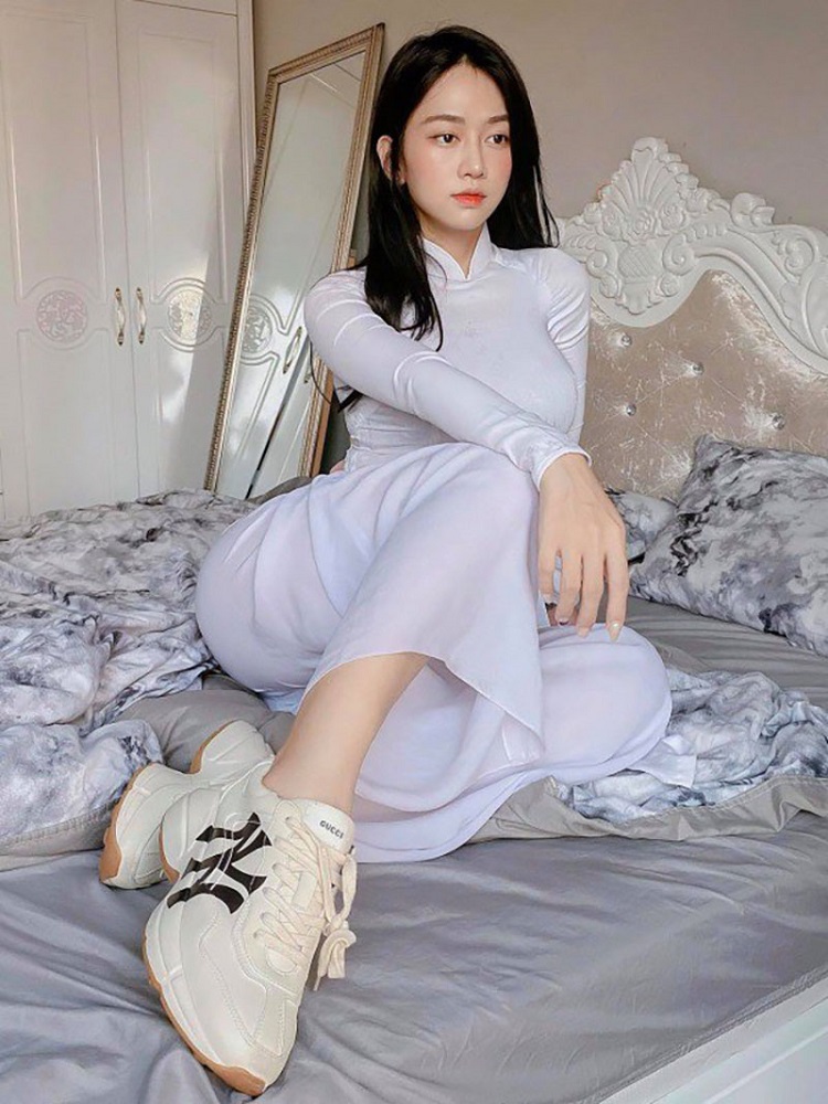 mặc áo dài đi giày gì