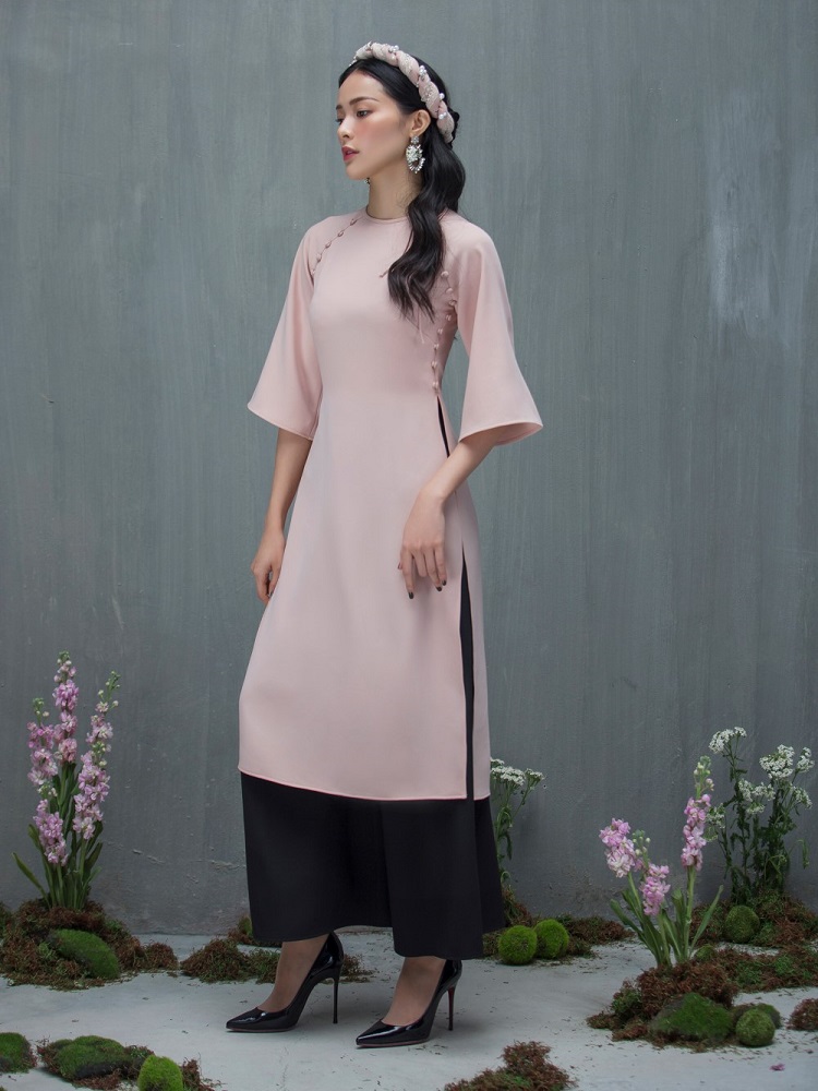 mặc áo dài đi giày gì