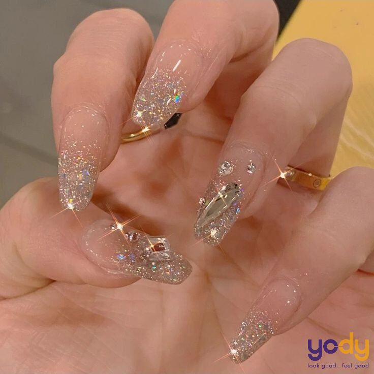 Nail đính đá cho cô dâu xinh xinh | Beautiful nail designs, Nail designs,  Nail designs summer