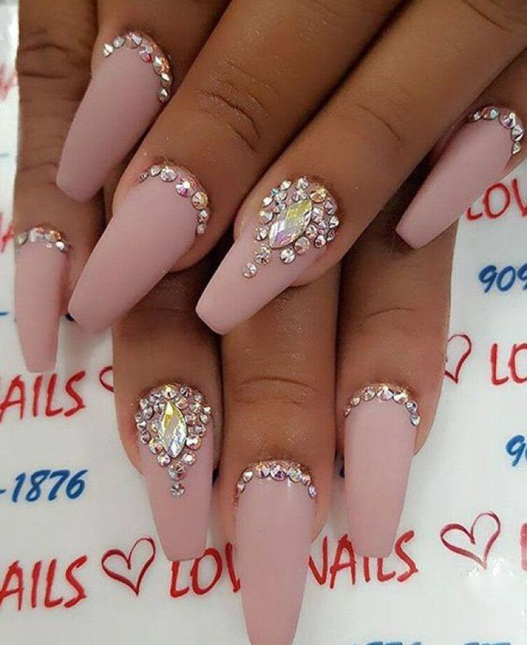 mẫu nail đính đá đơn giản mà đẹp