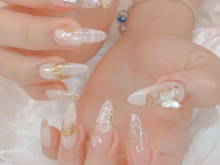 mẫu nail đính đá đơn giản mà đẹp