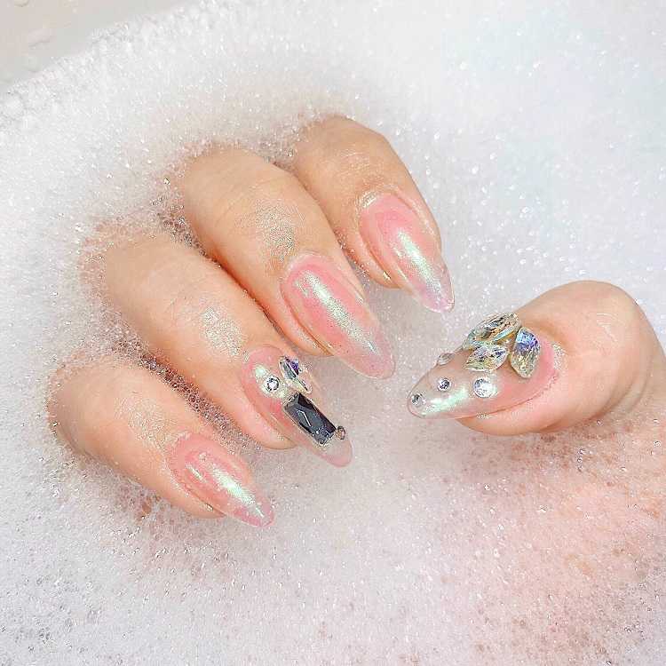 mẫu nail đính đá đơn giản mà đẹp