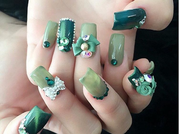 mẫu nail đính đá đơn giản mà đẹp