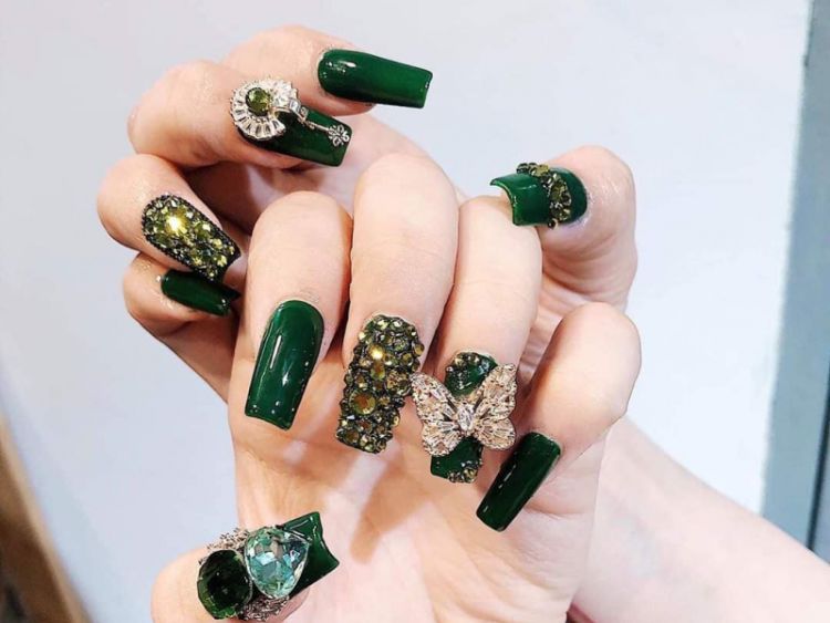 mẫu nail đính đá đơn giản mà đẹp