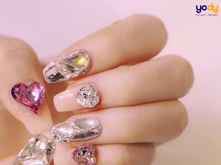 mẫu nail đính đá đơn giản mà đẹp