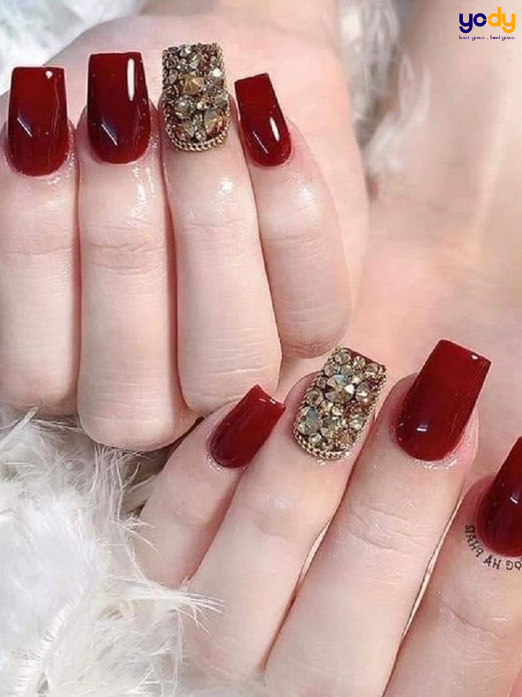 mẫu nail đính đá đơn giản mà đẹp