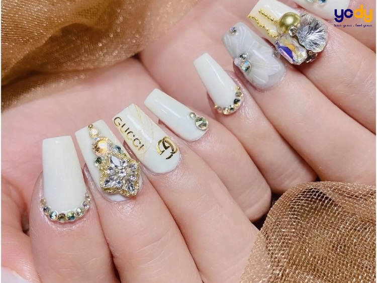 mẫu nail đính đá đơn giản mà đẹp