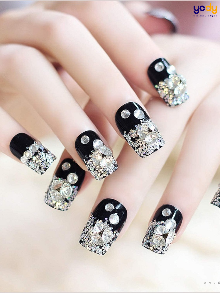 mẫu nail đính đá đơn giản mà đẹp