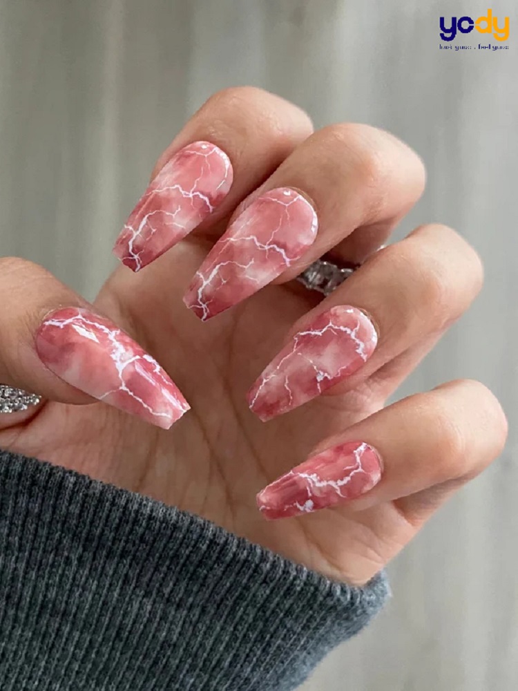 Mẫu nail loang đẹp: Xu hướng làm đẹp khiến các nàng mê đắm