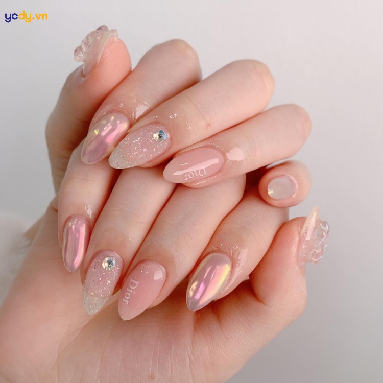 Mẫu nail sơn thạch đơn giản phù hợp cho dân văn phòng