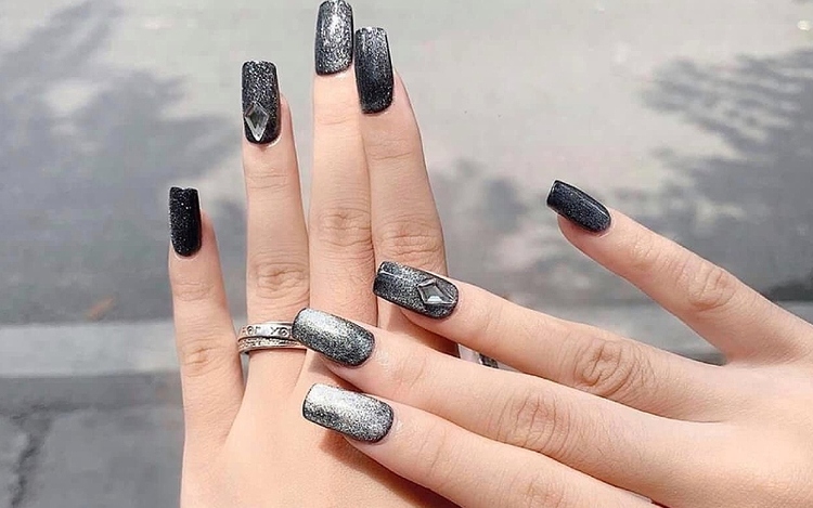 25+ bộ nail nhũ đẹp khiến nàng trở thành tâm điểm