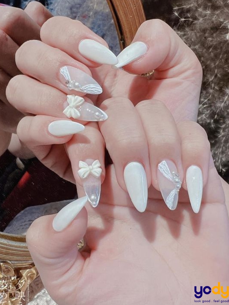 NAIL TRẮNG TINH KHÔI ĐÍNH CHARM SANG CHẢNH  Móng tay Cô dâu Ý tưởng  trang điểm