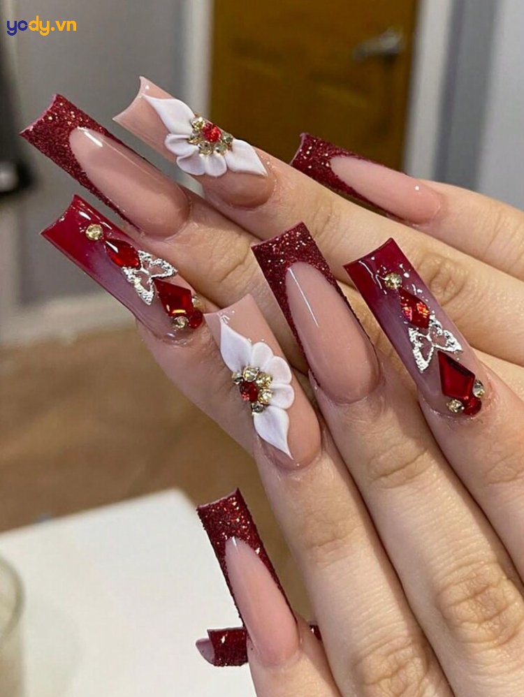 Mẫu nail vẽ hoa đơn giản NỔI BẬT đôi bàn tay khiến ai cũng mê