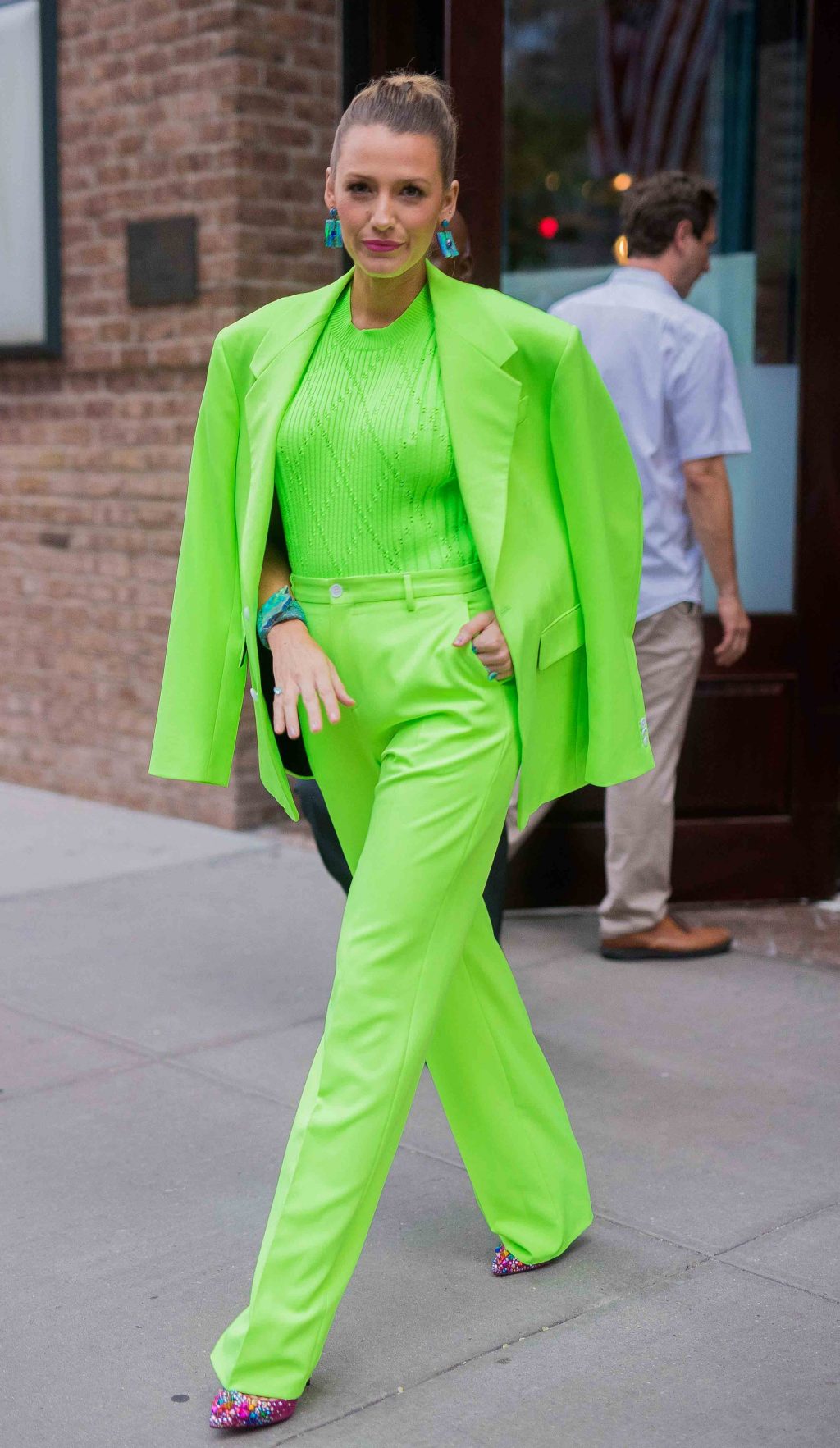 Màu neon - Bí kíp phối đồ với màu nê ông