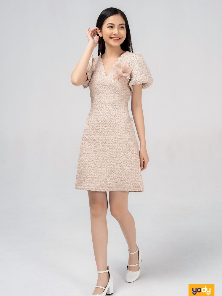 váy mặc đi đám cưới