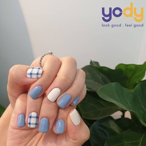 Mẫu nail màu xanh dương nhạt cực đẹp cho nàng tự tin