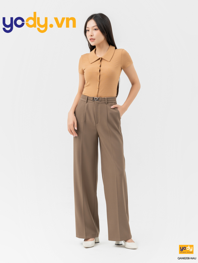Cách phối áo thun polo có cổ cùng quần ống rộng