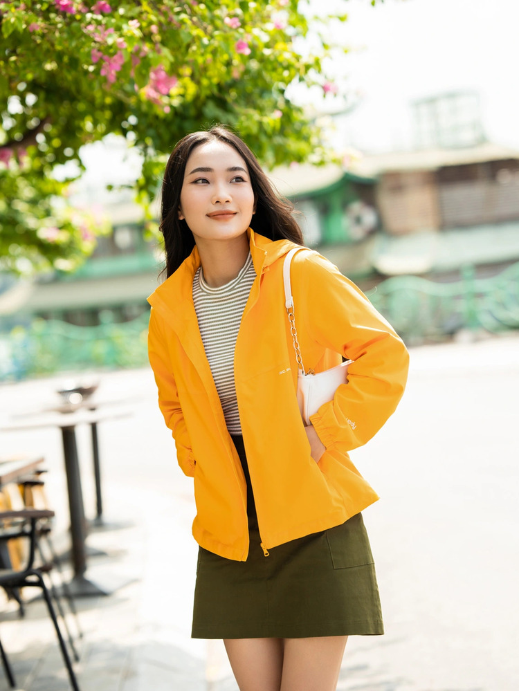 mix đồ với áo khoác gió