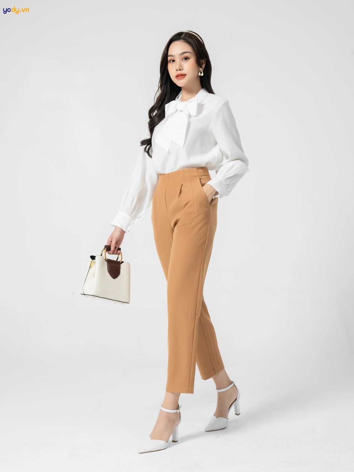 mix quần ống rộng với áo sơ mi
