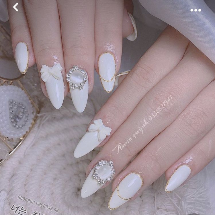 mẫu nail đẹp cho cô dâu chụp ảnh cưới