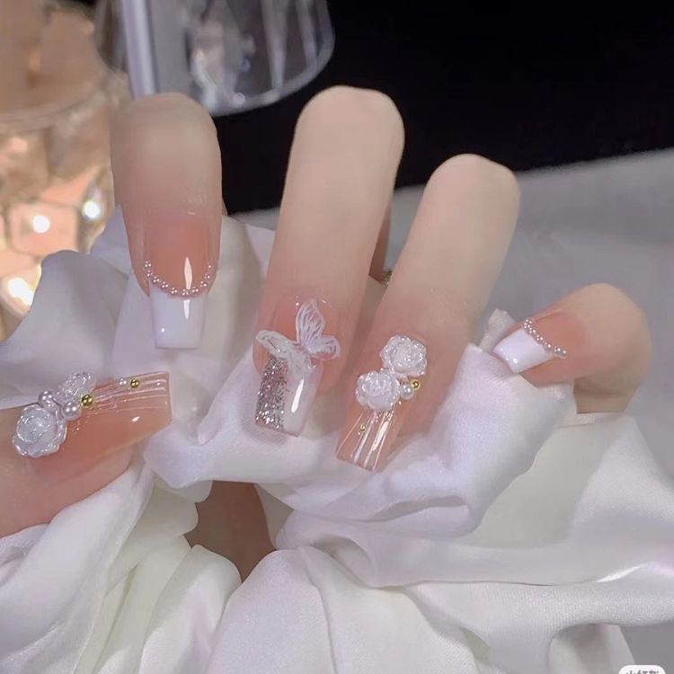 Mẫu móng tay màu trắng