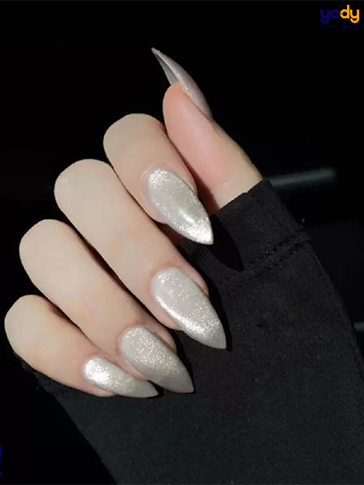 mẫu nail mắt mèo