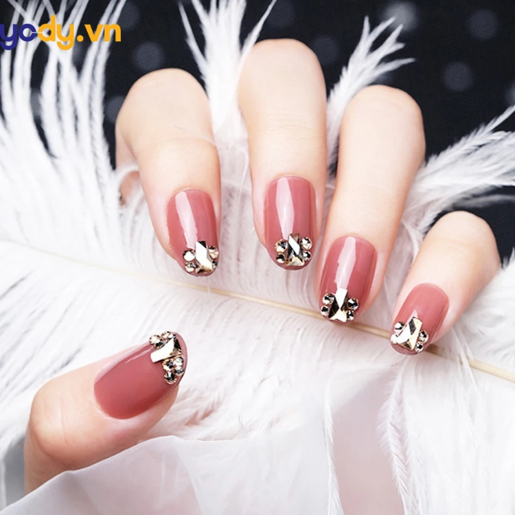 11 màu nail cho da ngăm cực trendy và thời thượng