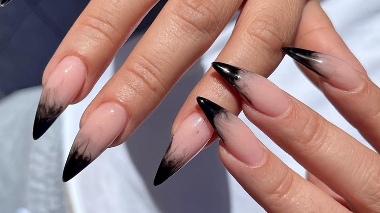 Các mẫu thiết kế Nail không bao giờ lỗi “mốt” - Ngành Chăm sóc sắc đẹp