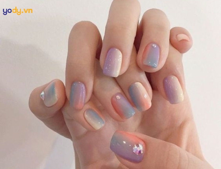 Móng tay giả Hin Nail đính đá form dài màu ombre đỏ hottrend - Móng giả |  TheFaceHolic.com