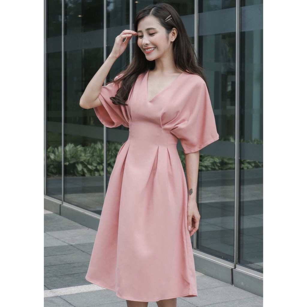 Ngực nhỏ mặc gì?