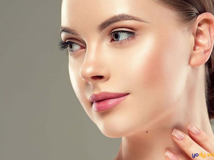 Cách tẩy nốt ruồi trên mặt phụ nữ