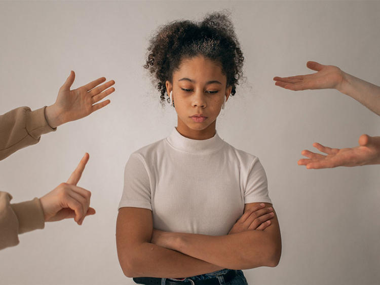 Biểu hiện peer pressure là gì?
