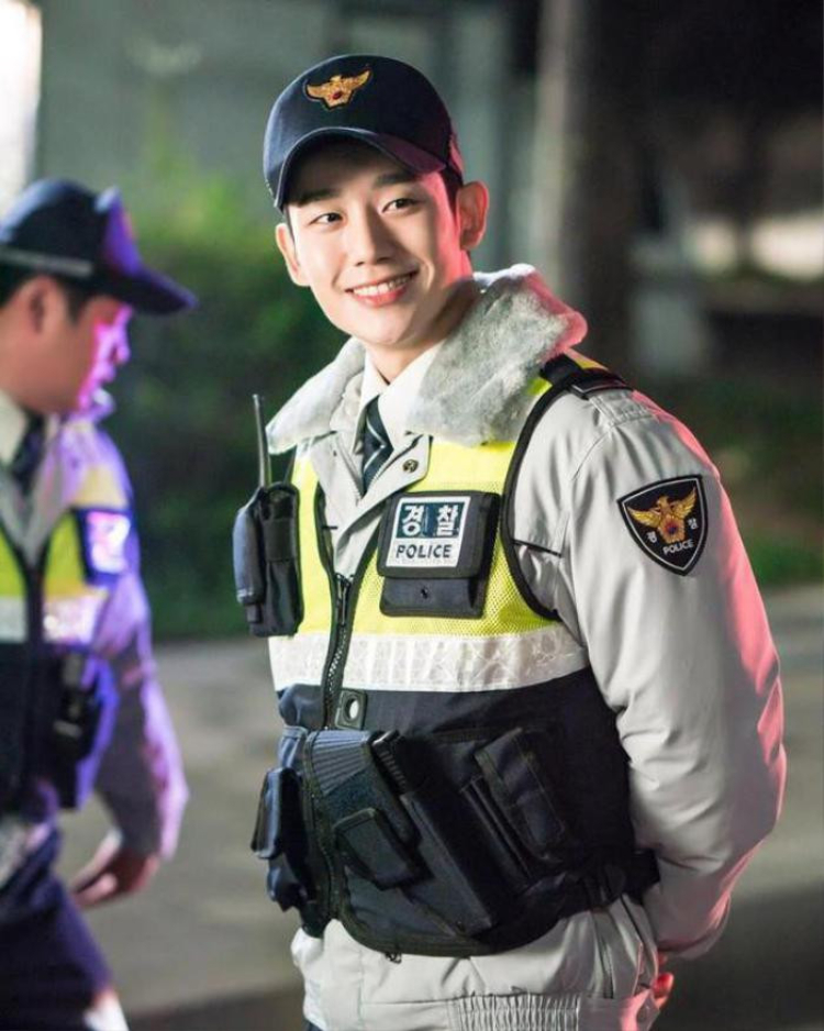 Phim của Jung Hae In hay nhất: Khi nàng say giấc - While You Were Sleeping