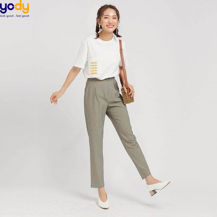Áo thun trắng nữ mix quần tây