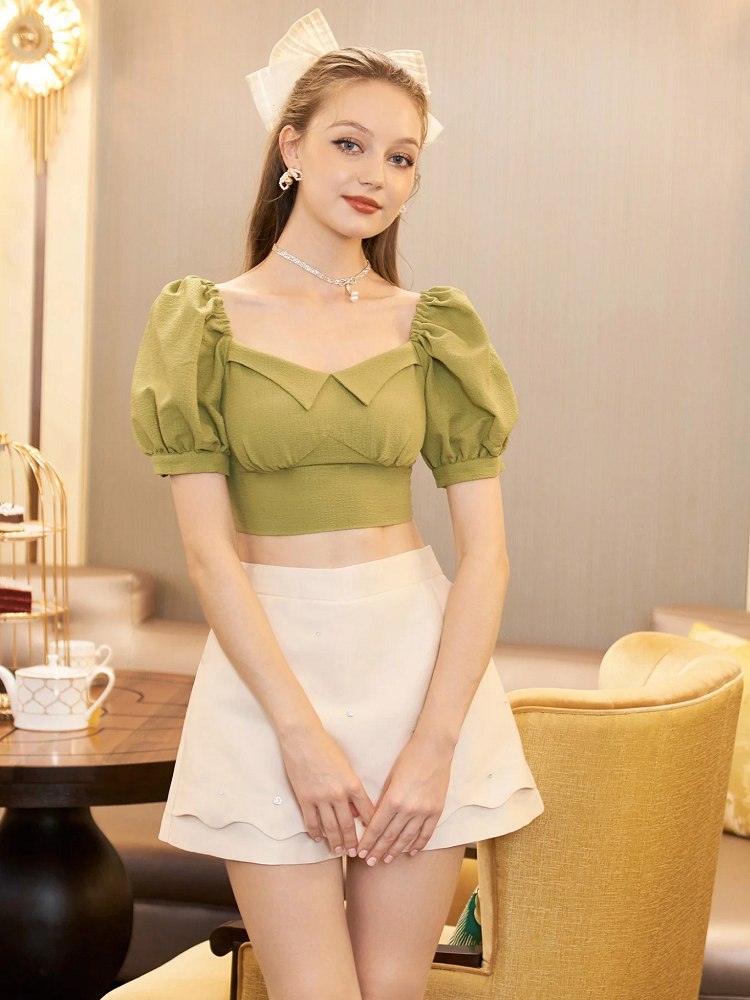 phối đồ với áo cổ vuông