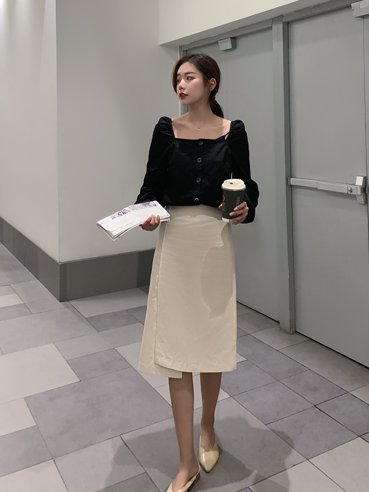 phối đồ với áo cổ vuông