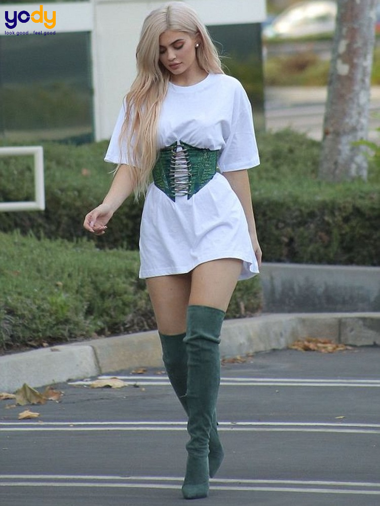 phối đồ với áo corset