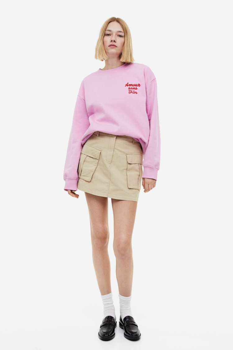 Áo hoodie là gì? Bỏ túi 10 cách phối đồ với áo hoodie trendy cho nữ