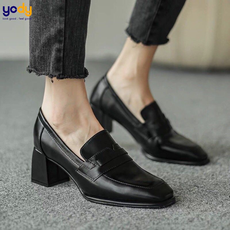 phối đồ với giày loafer nữ