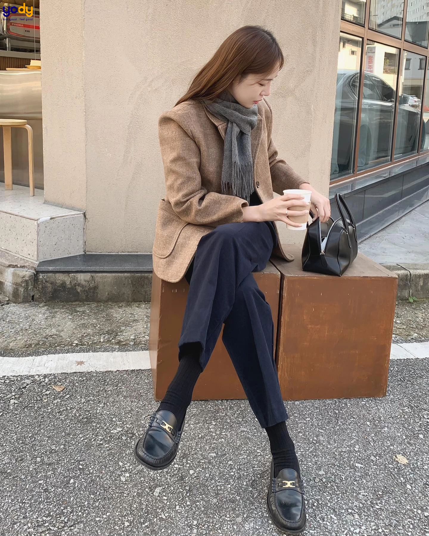 phối đồ với giày loafer nữ