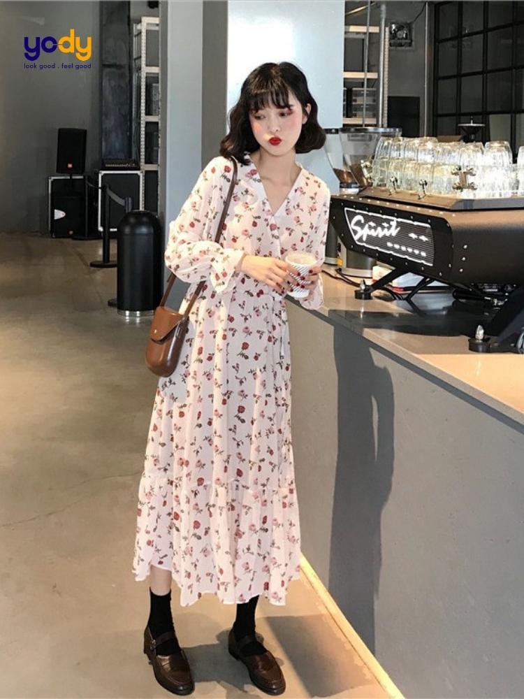 phối đồ với túi đeo chéo nữ